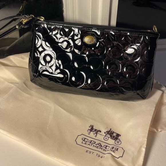 Coach Peyton Op Art Embossed Patent Leather Wristlet - Picture 1 of 10